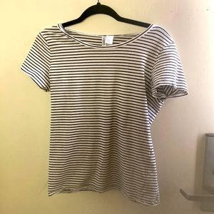 Says L but fits like a S/M white/black stripe blouse